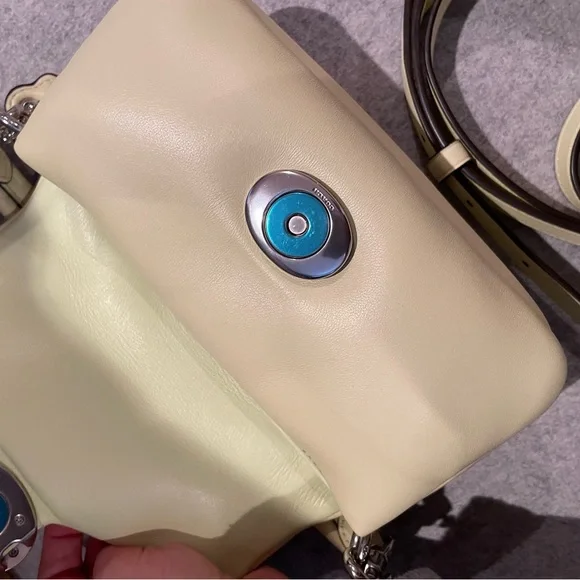 SOLD Coach pillow tabby mini - lime green - Picture 8 of 9